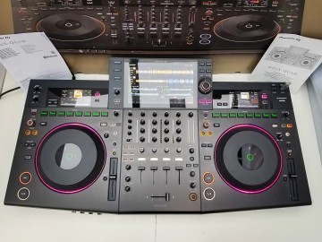 FOTO Pioneer DJ OPUS-QUAD, Pioneer DJ XDJ-RX3, Pioneer XDJ-XZ, Pioneer DJ DDJ-FLX10, AlphaTheta XDJ-AZ