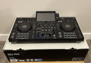 FOTO Pioneer DJ XDJ-RX3, Pioneer DJ XDJ-XZ, Pioneer DJ OPUS-QUAD, AlphaTheta XDJ-AZ, AlphaTheta OMNIS-DUO