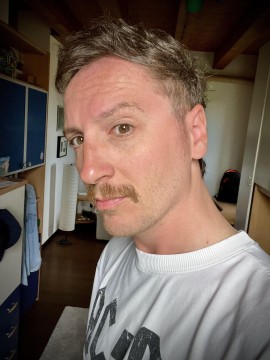 FOTO Musicista Cerca Musicisti Per Vivere Di Musica!